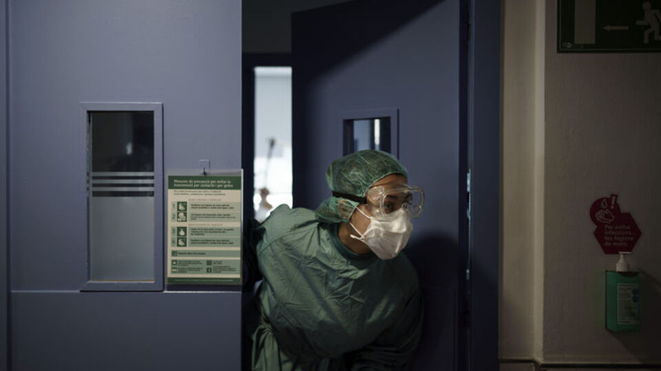 Partiye katılan sağlık çalışanları koronavirüse yakalandı