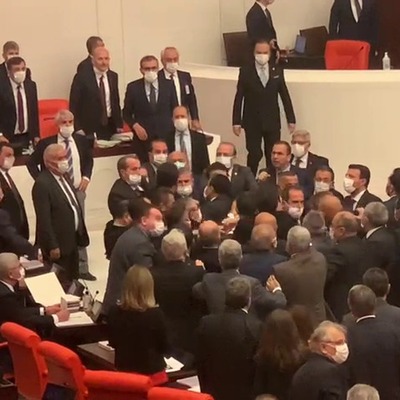 Meclis'te kavga: Sezgin Baran Korkmaz fotoğrafı tartışma yarattı