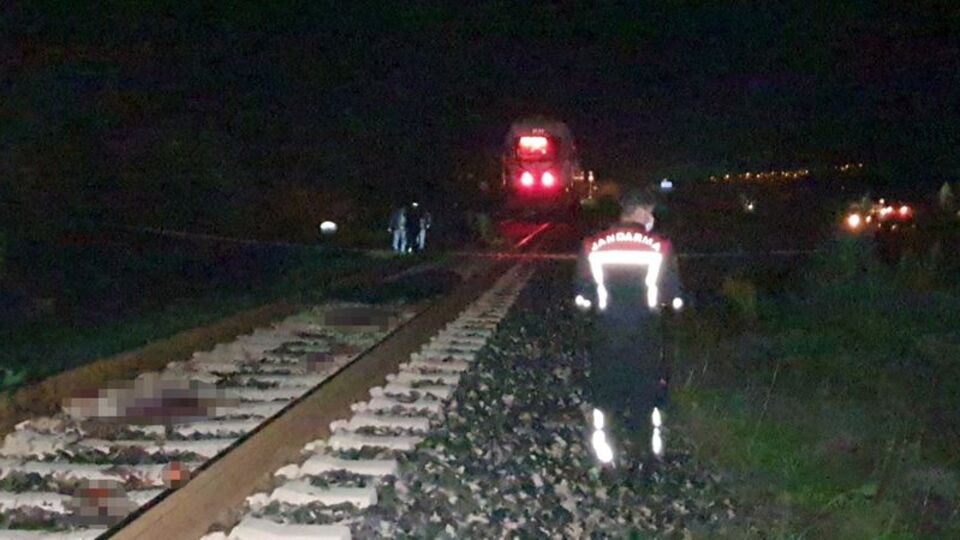 Trenin çarptığı kişi feci şekilde öldü