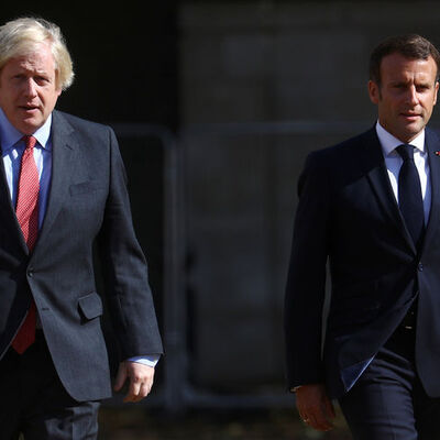 Macron'dan Johnson'a dava tehdidi