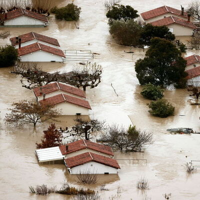 İspanya'da sel ve toprak kayması can aldı