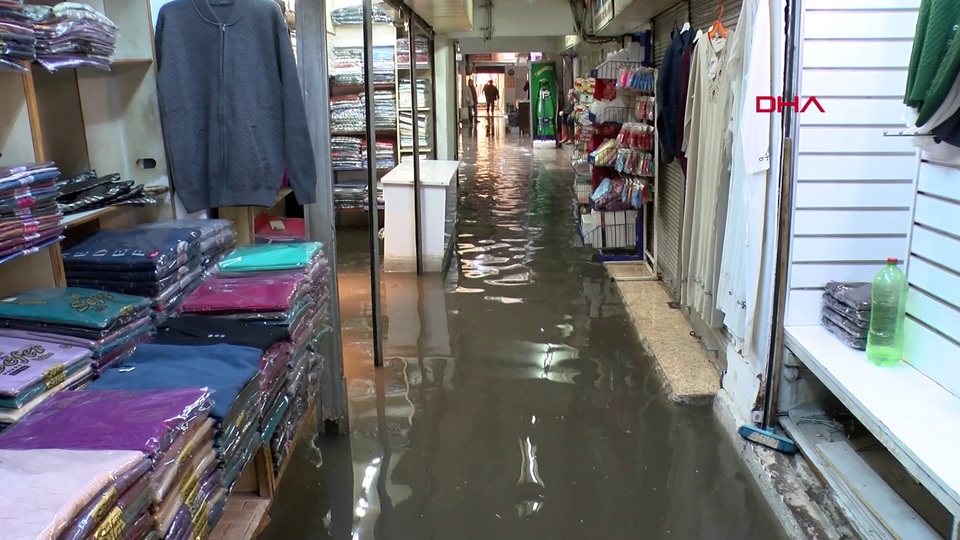 Sarı alarmın ardından İzmir'de sağanak esareti!