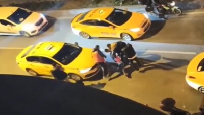 Yine taksici dayağı! Afrikalı yolcuya saldırdılar