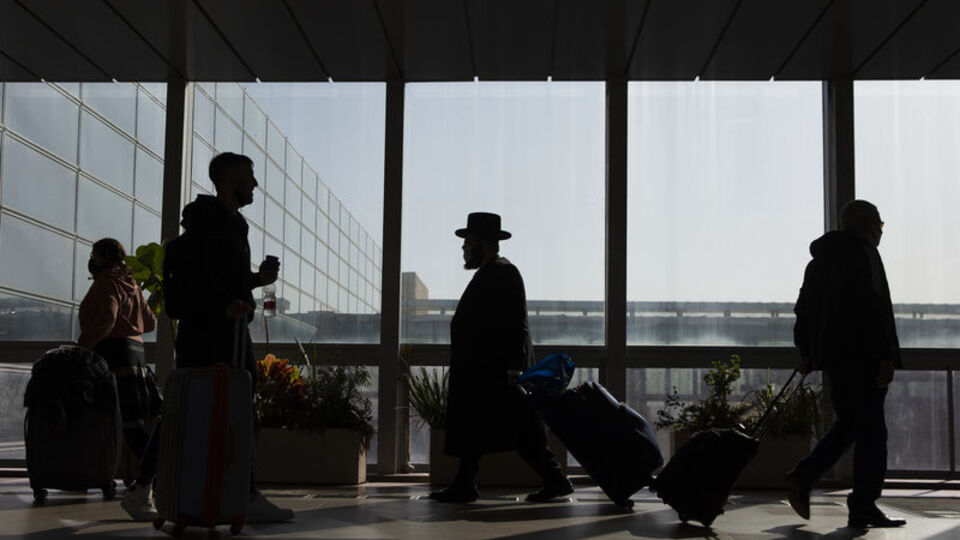 Omicron varyantına karşı sınırlarını kapatmıştı: Süreyi uzattı!