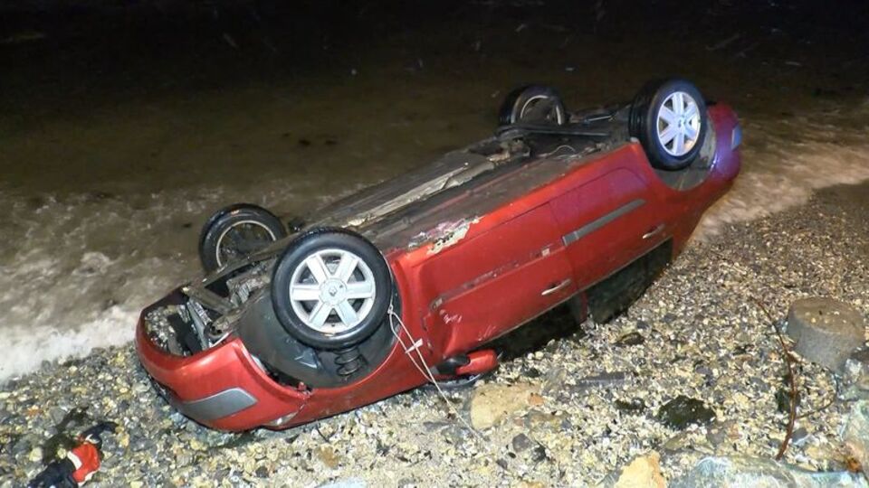 Yol dar geldi denize düştü