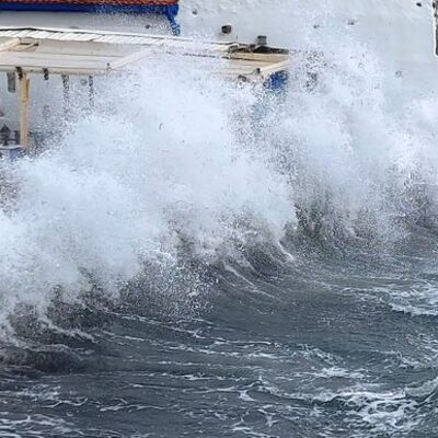 Sağanak ve fırtına Muğla'yı esir aldı