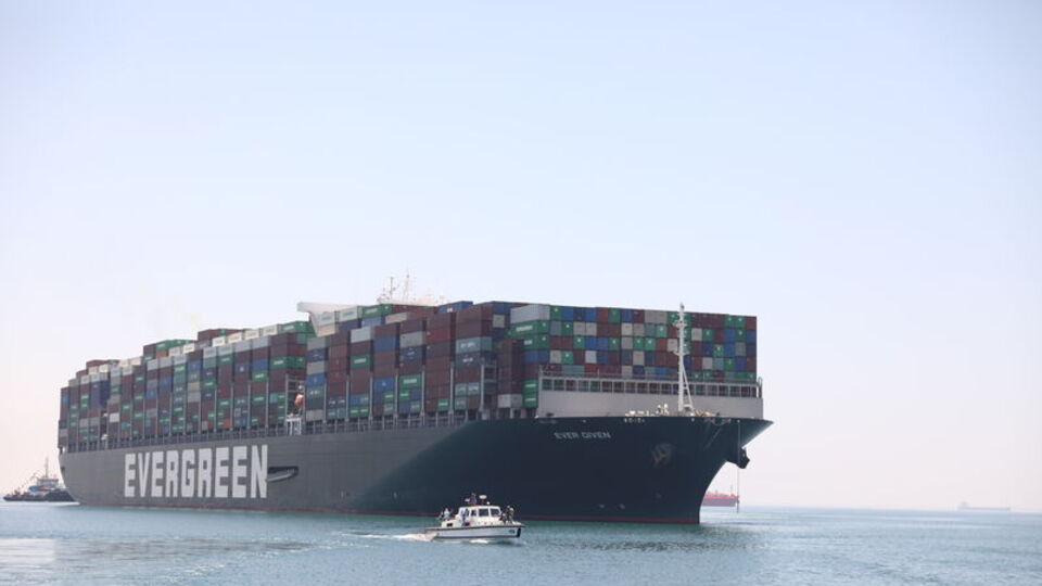 "The Ever Given" yük gemisi, aylardan sonra kanaldan geçti