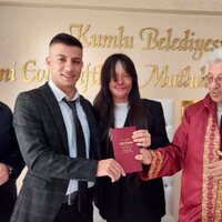 Yüzüne kezzap atan eski erkek arkadaşıyla evlendi!