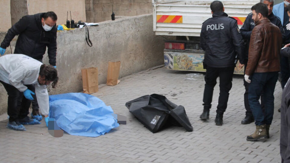 22 yaşındaki kadın bıçaklanarak öldürüldü