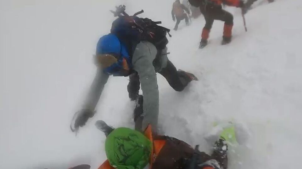 Uludağ'da 124 dağcının tırmanışına tipi engeli! Bir dağcı son anda kurtarıldı