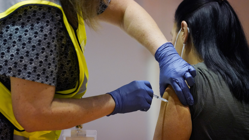 Araştırma ortaya koydu! Aşı hangi saatte yapılmalı?