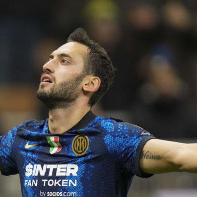 Hakan Çalhanoğlu, Inter'i liderliğe taşıdı!