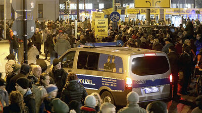 Almanya'da Kovid-19 önlemlerine karşı protesto!