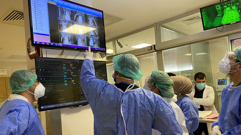 Uzmanlar tarih verdi! 'Omicron baskın hale gelebilir' uyarısı!