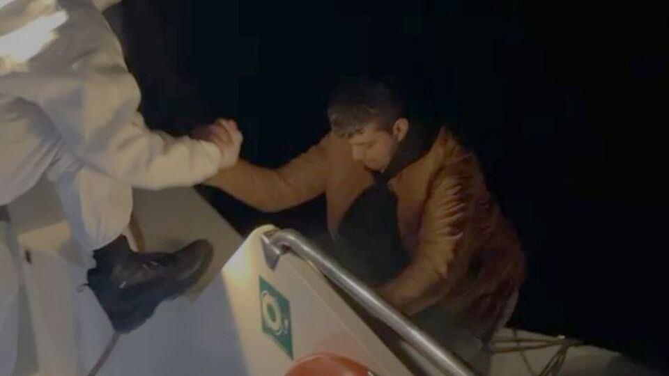 Yunanlıların ölüme terk ettiği göçmenler kurtarıldı