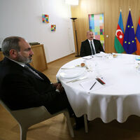 Aliyev ve Paşinyan bir arada