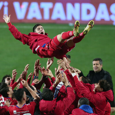 3 puanı getirdi, omuzlarda veda etti!