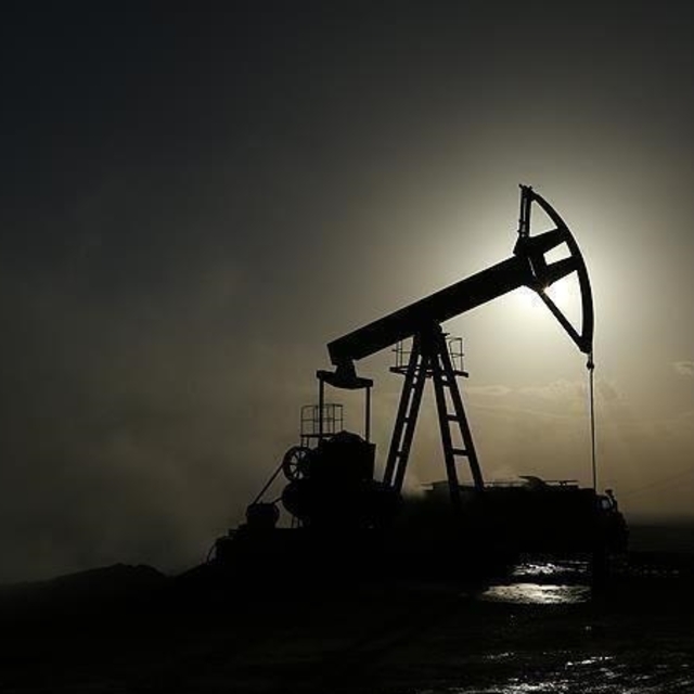 IEA petrol talebi tahminini düşürdü