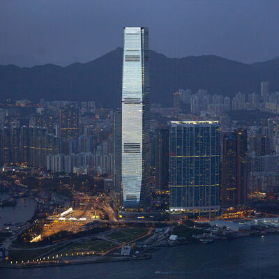 Hong Kong'da Dünya Ticaret Merkezi'nde yangın: Mahsur kalanlar var