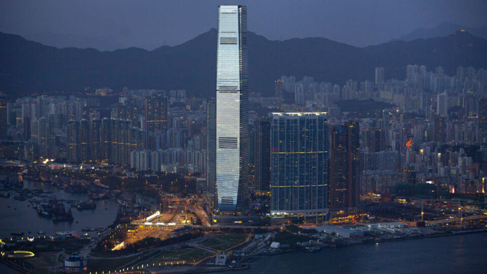 Hong Kong'da Dünya Ticaret Merkezi'nde yangın: Mahsur kalanlar var