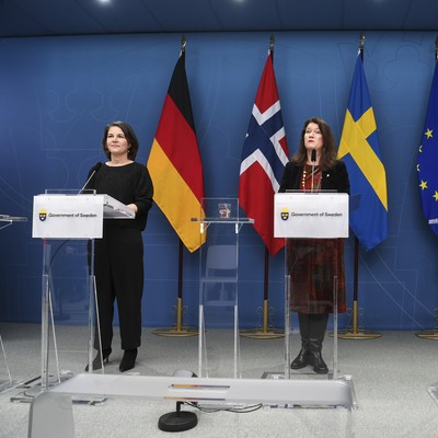 Tarihe geçen kare: 3 kadın bakan yan yana