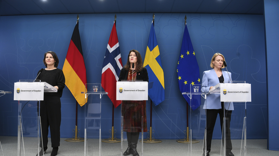 Tarihe geçen kare: 3 kadın bakan yan yana