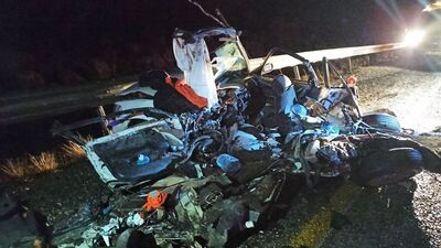 TIR'ın çarptığı otomobil parçalandı! 1 ölü, 1 yaralı