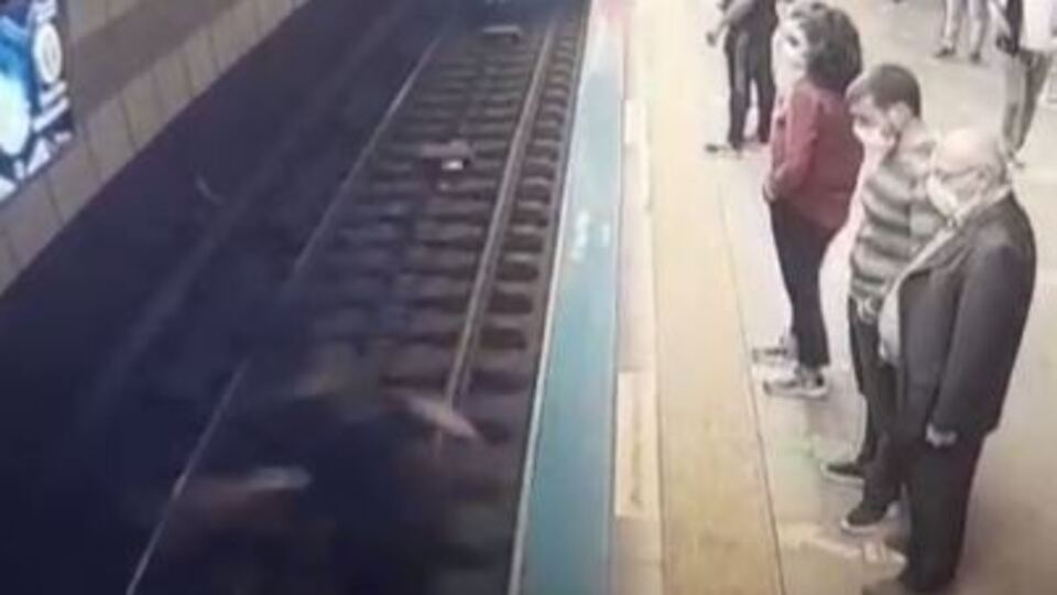 O anlar kamerada! Genç kız Şişli metrosunda raylara atladı!