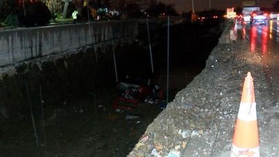 Otomobil alt geçit için kazılan tünele düştü: 7 yaralı