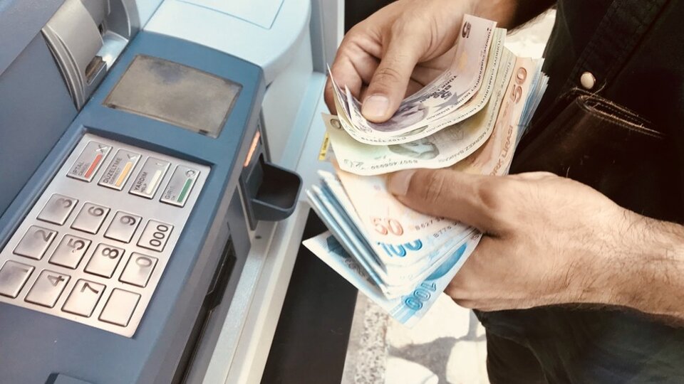 Asgari ücret dolar bazında yılbaşının altında kaldı