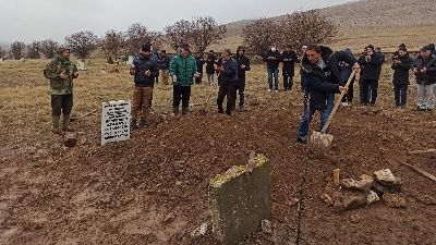 Fark ettikleri yanlış cenazeyi defnettiler!