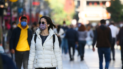 Omicron varyantında bir iyimser bir de kötümser tahmin