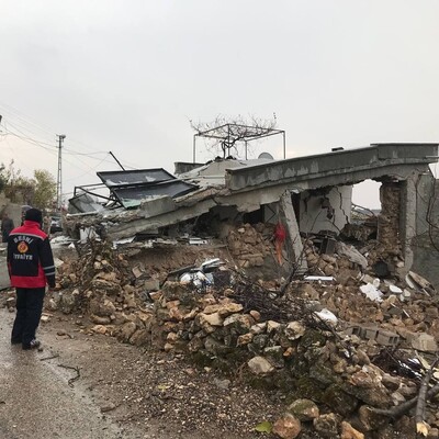 Bomba değil tüp patladı! Bir ev yıkıldı