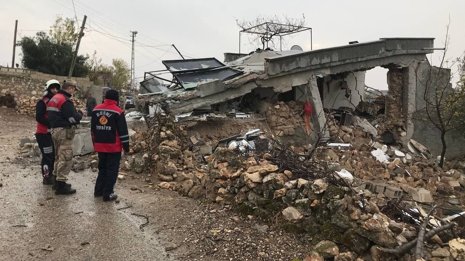 Bomba değil tüp patladı! Bir ev yıkıldı