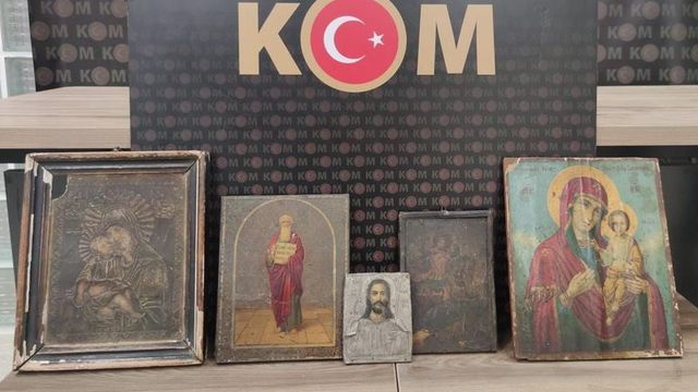 Manisa'da tarihi ikonalar ele geçirildi: 2 gözaltı