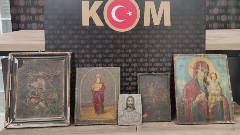 Manisa'da tarihi ikonalar ele geçirildi: 2 gözaltı
