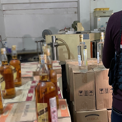 Ölüm içkisine operasyon! Suçüstü yakalandılar