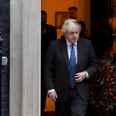 İngiltere'de Johnson'a büyük darbe