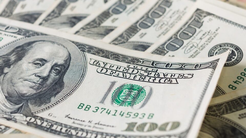 Dolar 17'yi de aştı