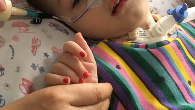 SMA'lı Sare'nin annesi: Bir lokma az yesin, tedaviye ulaşsın diye çocuğumu aç bırakıyorum