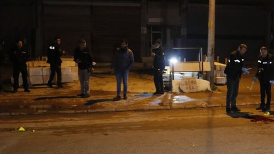 Adana'da aile üyelerine silahlı saldırı: 1'i ağır 4 yaralı