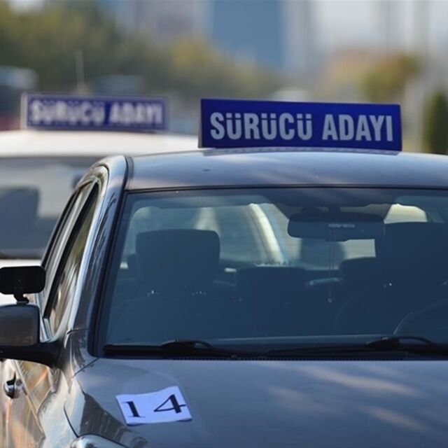 Ehliyette eğitim ve direksiyon sınavı kuralları değişiyor