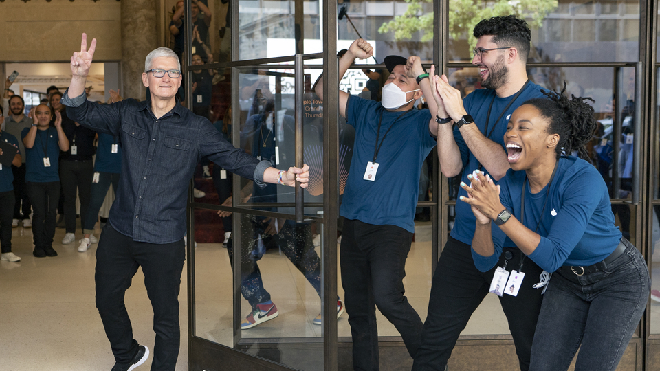 Tüm çalışanlara 1000'er dolar