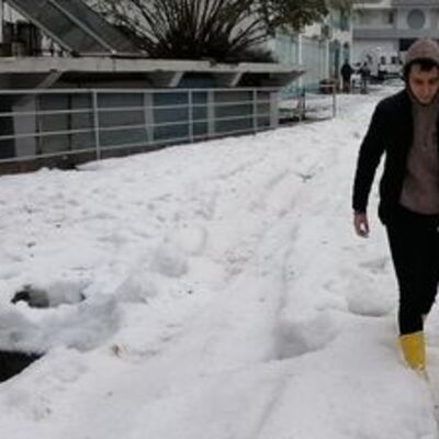 Antalya'yı fırtına ve sağanak vurdu! Kamyon devrildi, su bastı