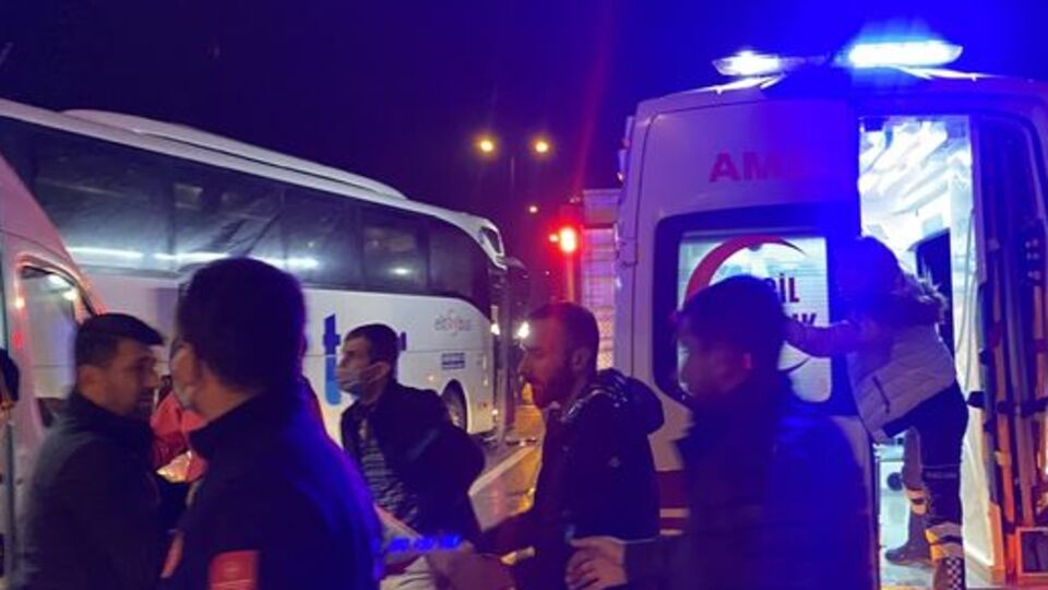 TEM'de otobüs kazası, çok sayıda yaralı var