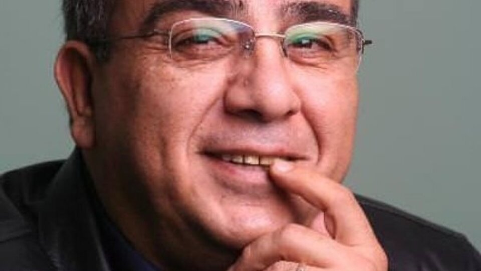 "Ceketini satarak beni okuttu"