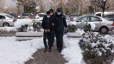 Annesini ölümle tehdit etti! Son anda yakalandı