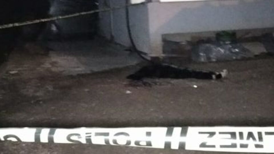 Önce kız arkadaşına sonra kendine ateş etti