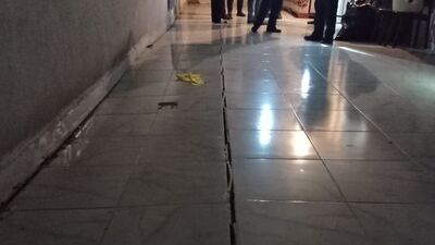 Esenyurt'ta çatlakların oluştuğu bina boşaltıldı