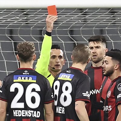 1 dakikada 2 kırmızı kart! Caner...